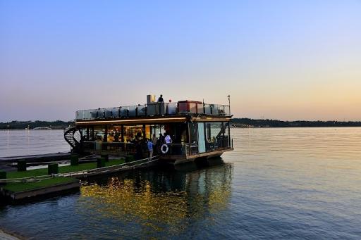 عکس کشتی رستوران رویال لانژ