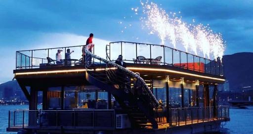 عکس کشتی رستوران رویال لانژ