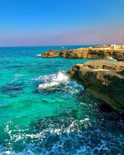 عکس ساحل صخره ای نایبند