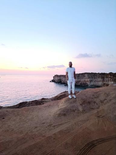 عکس ساحل صخره ای نایبند