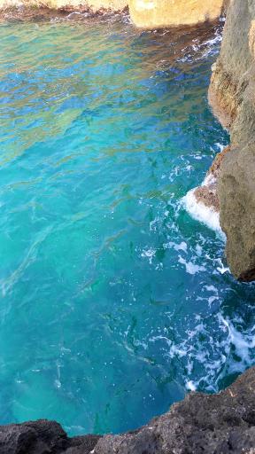 عکس ساحل صخره ای نایبند