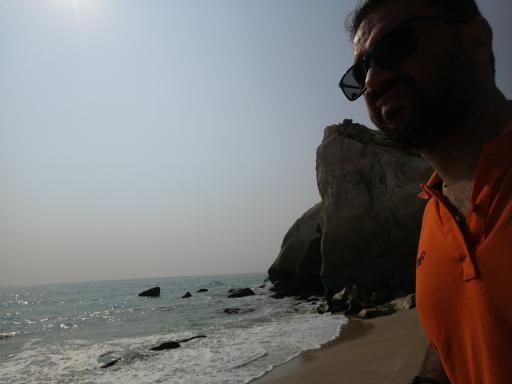 عکس ساحل صخره ای نایبند