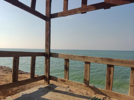 عکس ساحل صخره ای نایبند