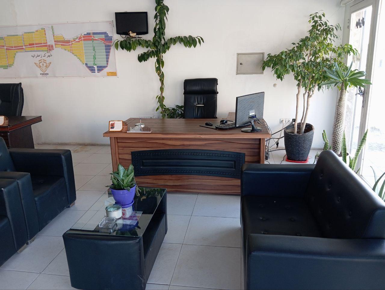 عکس آقای املاک