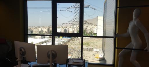 عکس شیشه دودی در محل اتومبیل و ساختمان مردانی