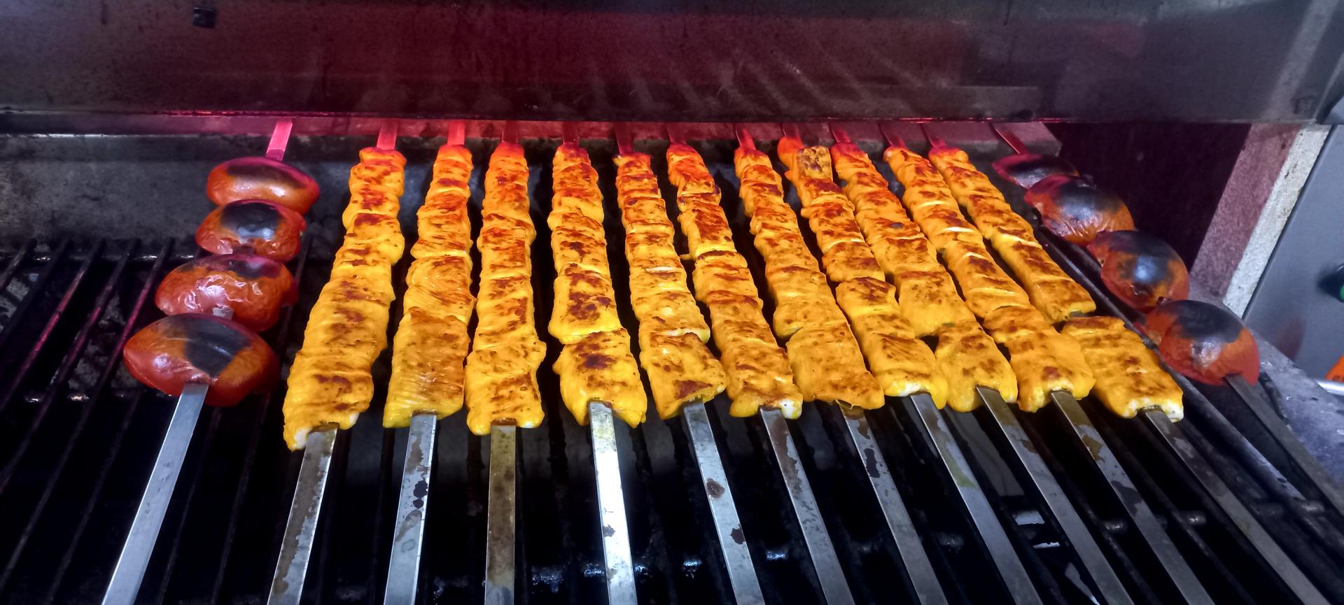 عکس رستوران آب و آتش