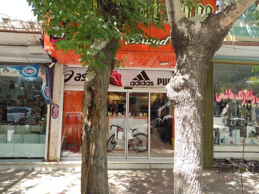 عکس فروشگاه برند اسپرت