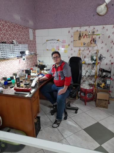 عکس تعمیر لامپهای LED لوازم خانگی و جوش پلاستیک