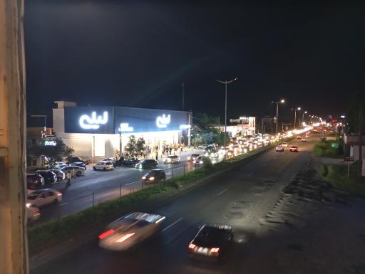 عکس کافه و شیرینی لیلی