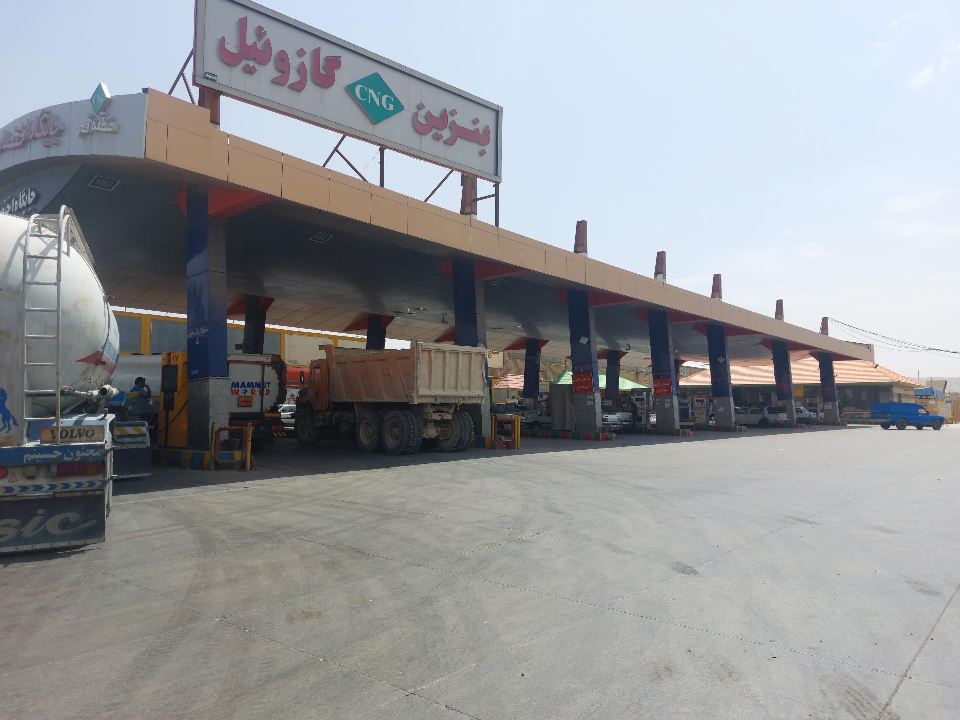عکس جایگاه سوخت (CNG و بنزین)