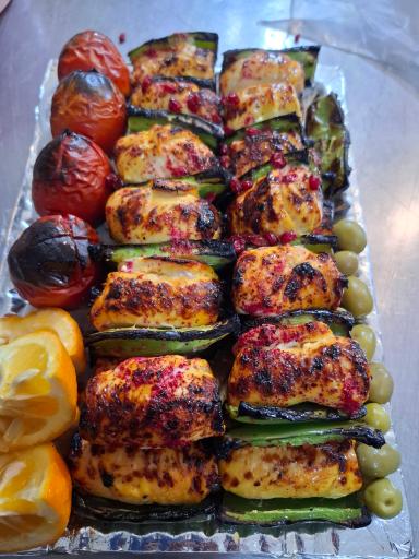 عکس غذارسان رزق حلال