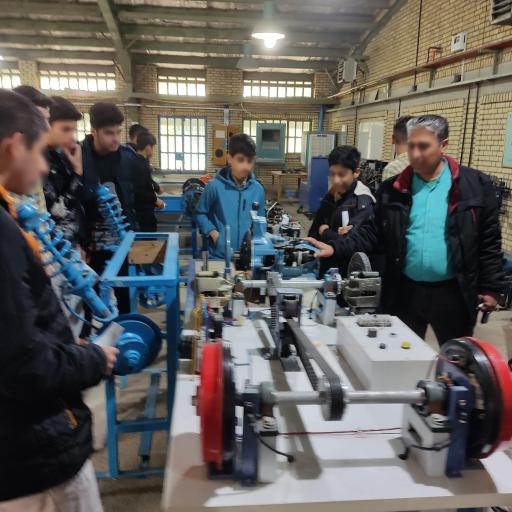 دبیرستان غیردولتی صبح امید 