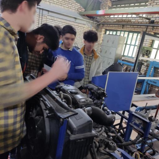 دبیرستان غیردولتی صبح امید 