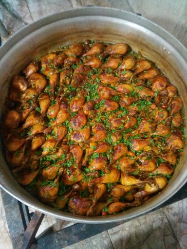 عکس آشپزخانه مرکزی عمو برار جان