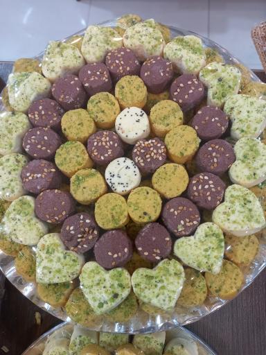 عکس نان و شیرینی خوشه طلایی بهنمیر