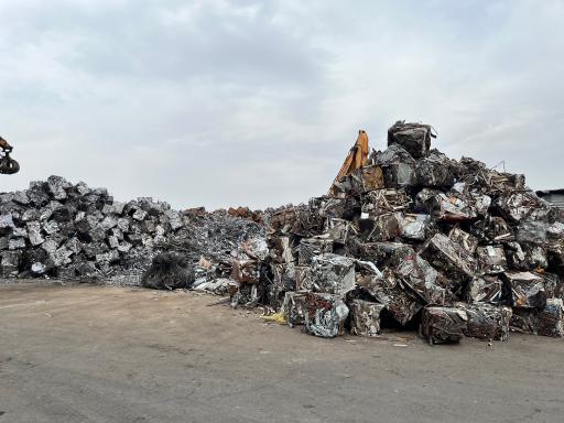 عکس انبار ضایعات آهن عظیمی