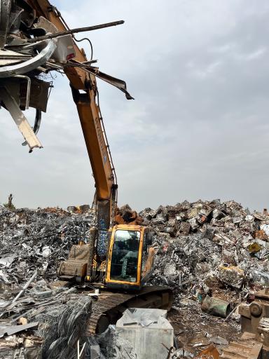 عکس انبار ضایعات آهن عظیمی