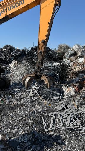 عکس انبار ضایعات آهن عظیمی