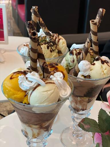 آبمیوه و بستنی باباطاهر