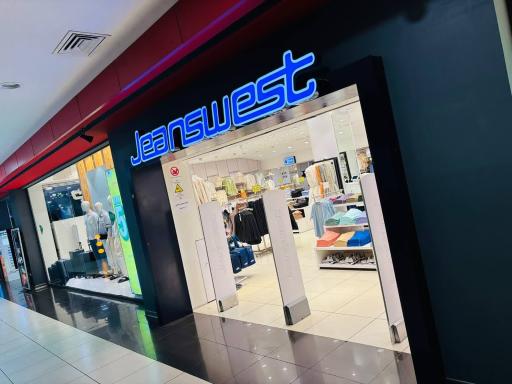 عکس جین وست