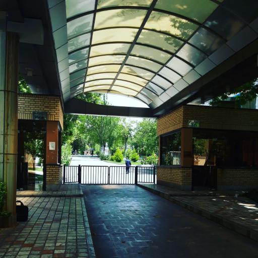 عکس درب شماره 10 دانشگاه علم و صنعت