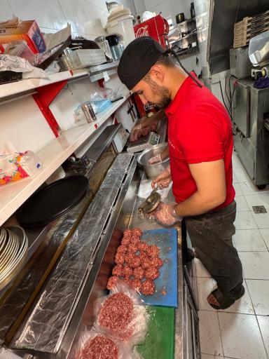 عکس برگر ذغالی سرخ و سفید 