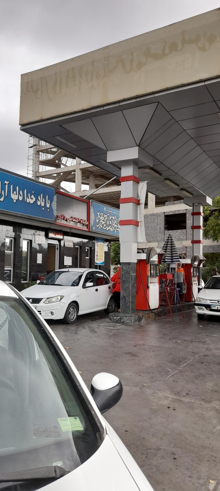 عکس پمپ بنزین دادور