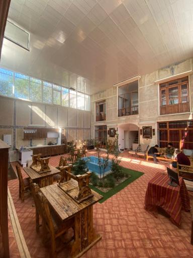 عکس زائرسرا و اقامتگاه سنتی خواهر خورشید