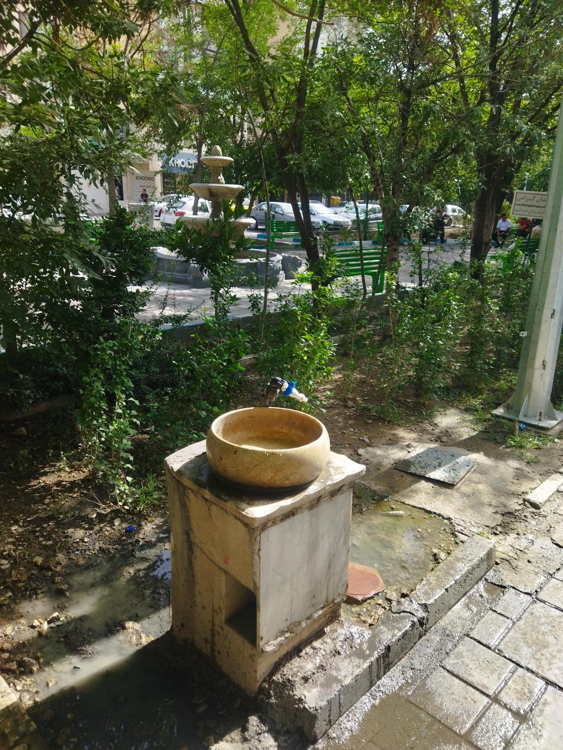 عکس آبخوری بوستان چهارصد دستگاه