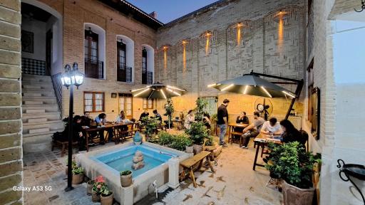 اقامتگاه سنتی خانه طاوسی 