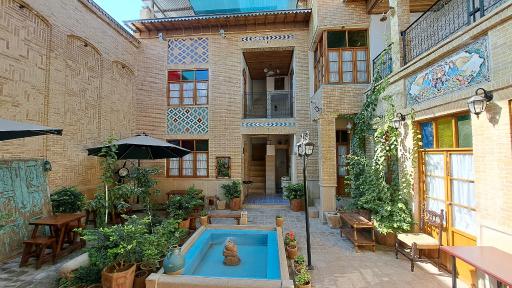عکس اقامتگاه سنتی خانه طاوسی 