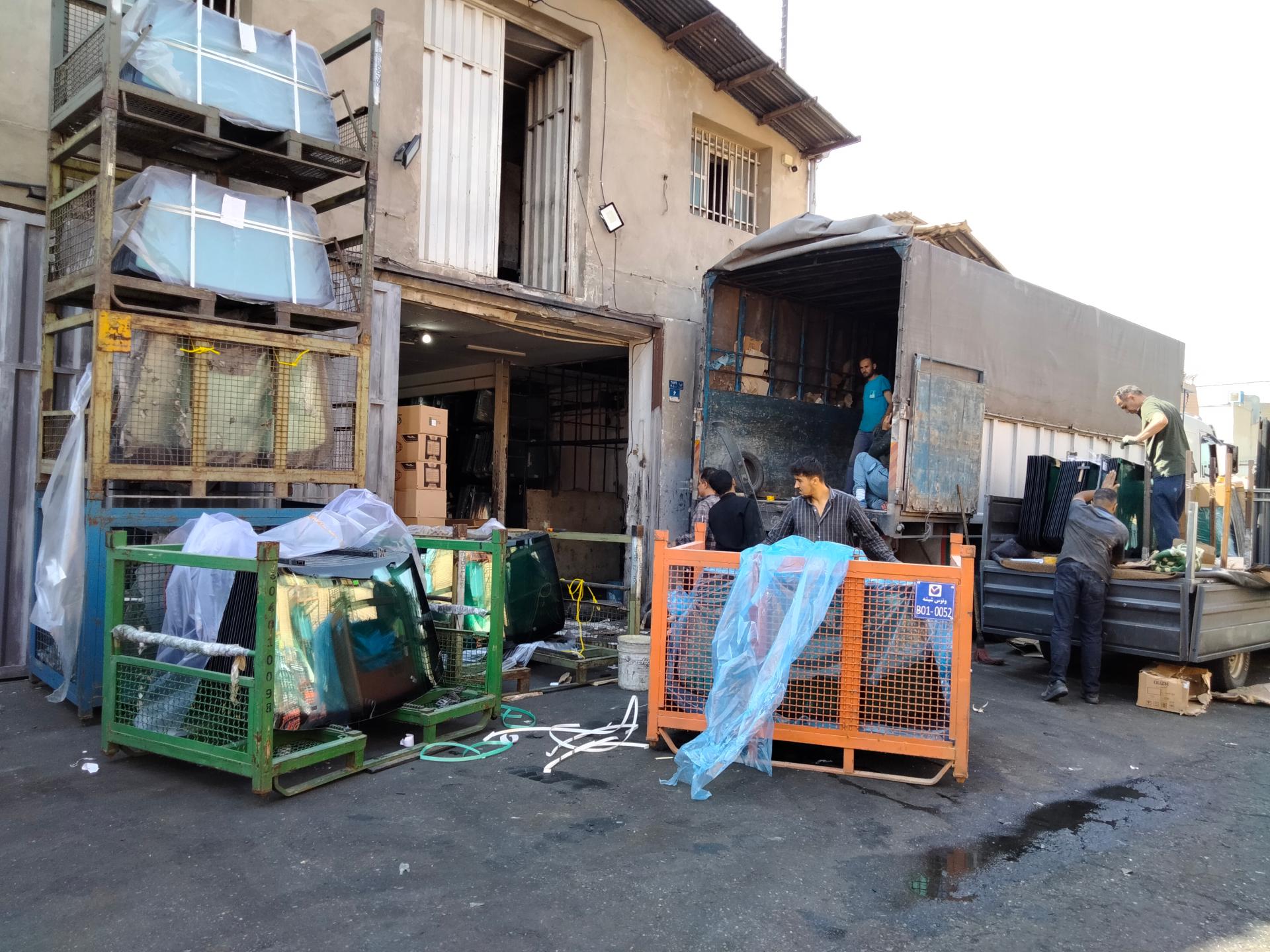 عکس شیشه اتومبیل مهرآباد 