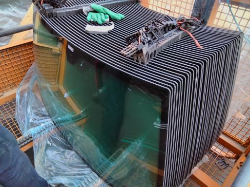 عکس شیشه اتومبیل مهرآباد 