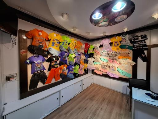 عکس تولید و پخش پوشاک بچگانه وحید