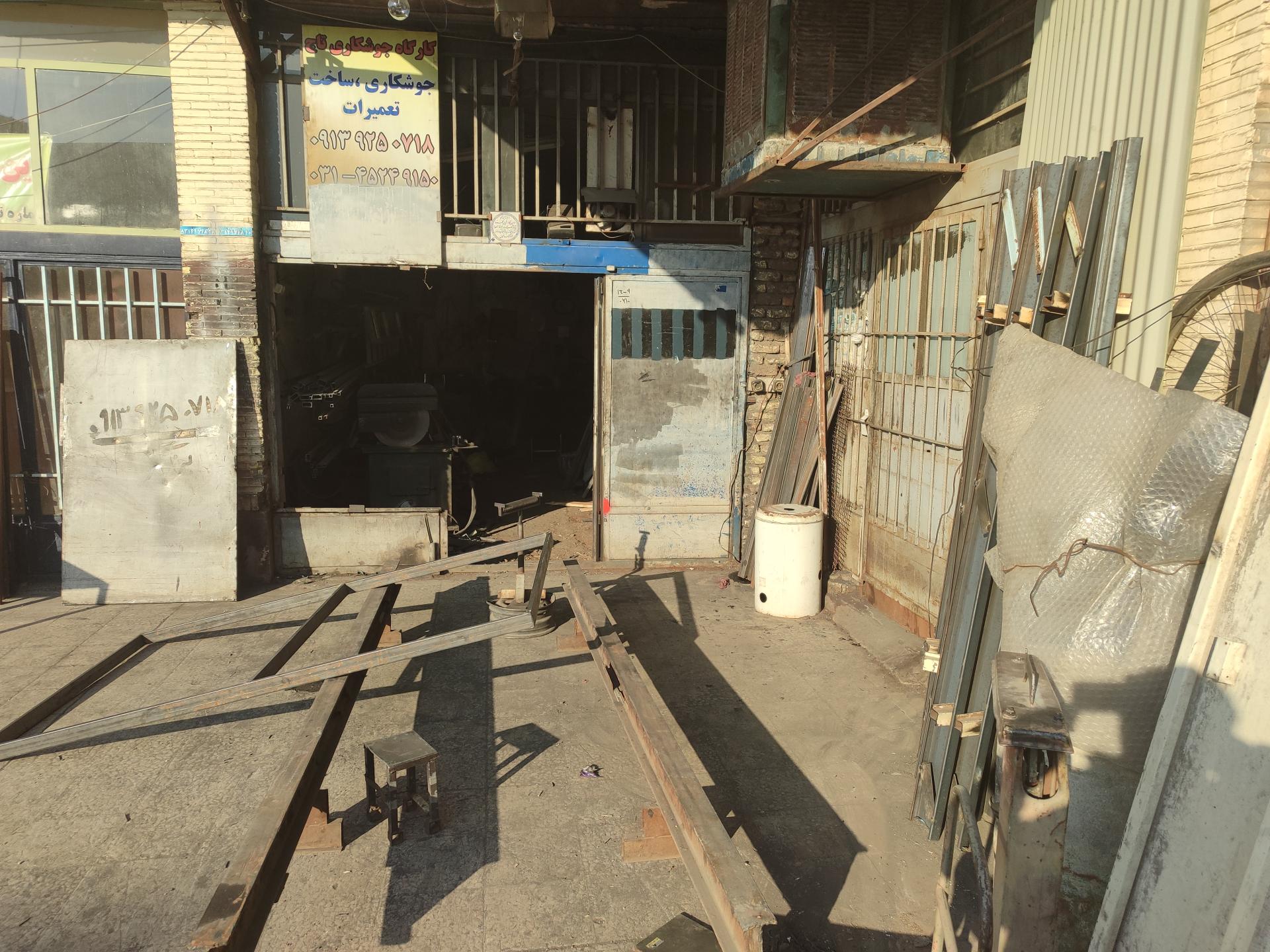 عکس جوشکاری درب و پنجره فلزی تاج