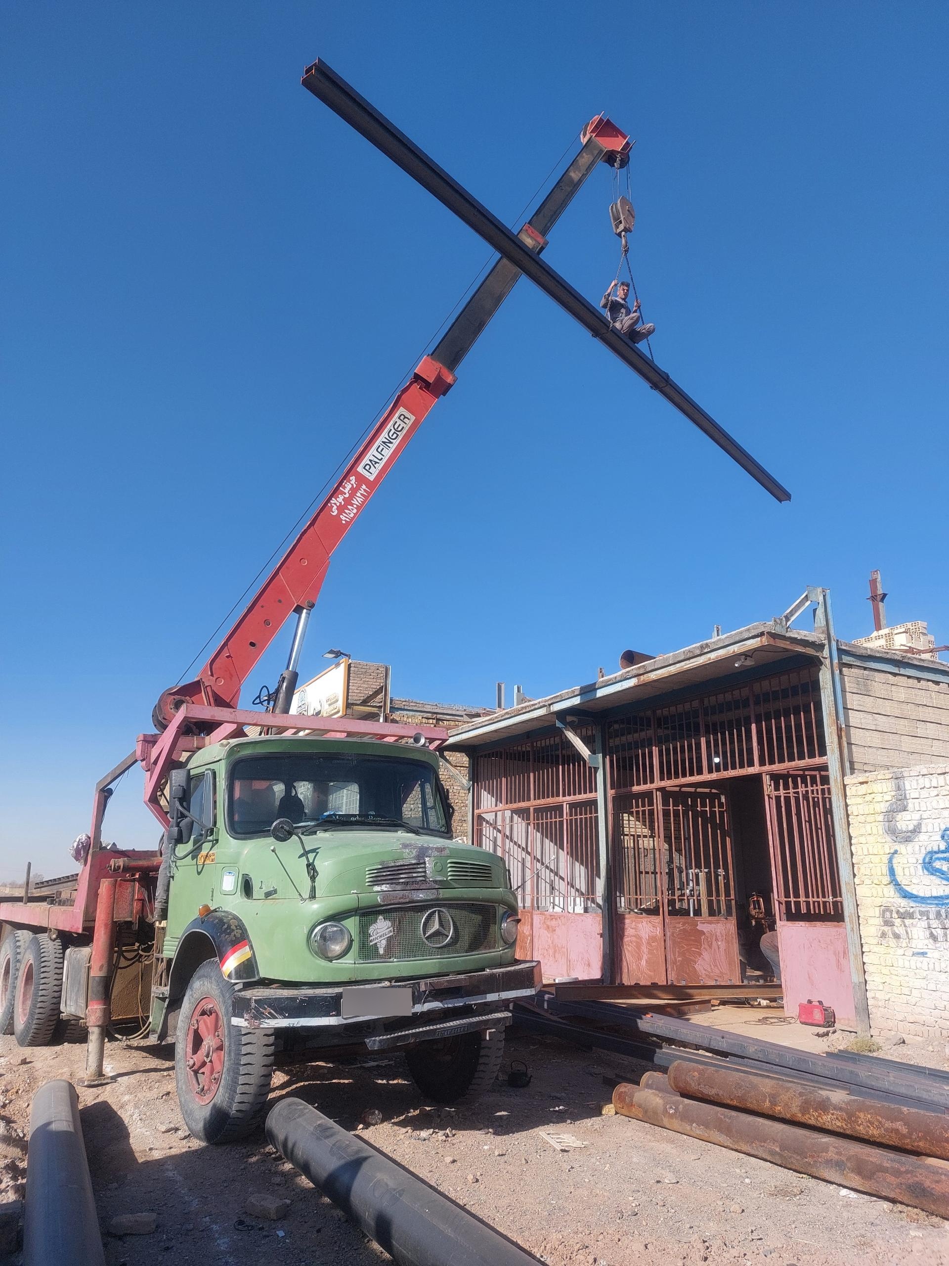 عکس گاراژ جرثقیل حمید مولائی 