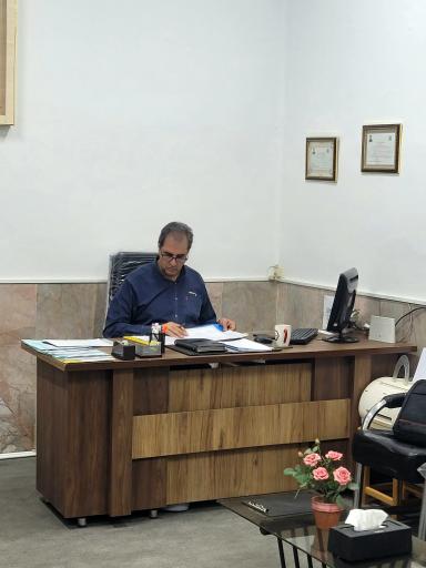 عکس مدرسه از راه دور آراد (دیپلم بزرگسالان)