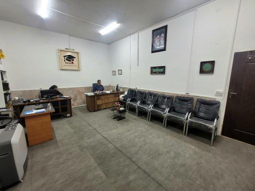 عکس مدرسه از راه دور آراد (دیپلم بزرگسالان)