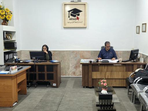 عکس مدرسه از راه دور آراد (دیپلم بزرگسالان)