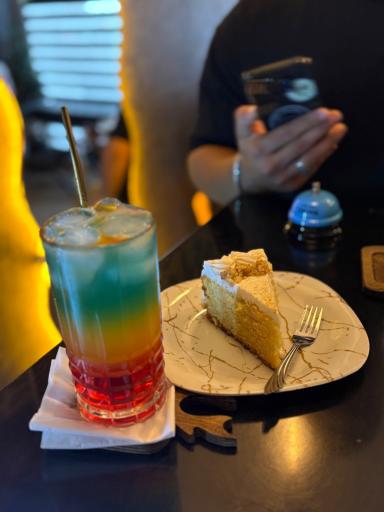 عکس کافه مدام