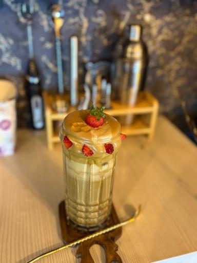 عکس کافه مدام