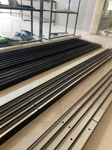 عکس لاینر لوکس لایت