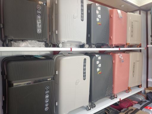 عکس فرشگاه کیف و چمدان احسان 