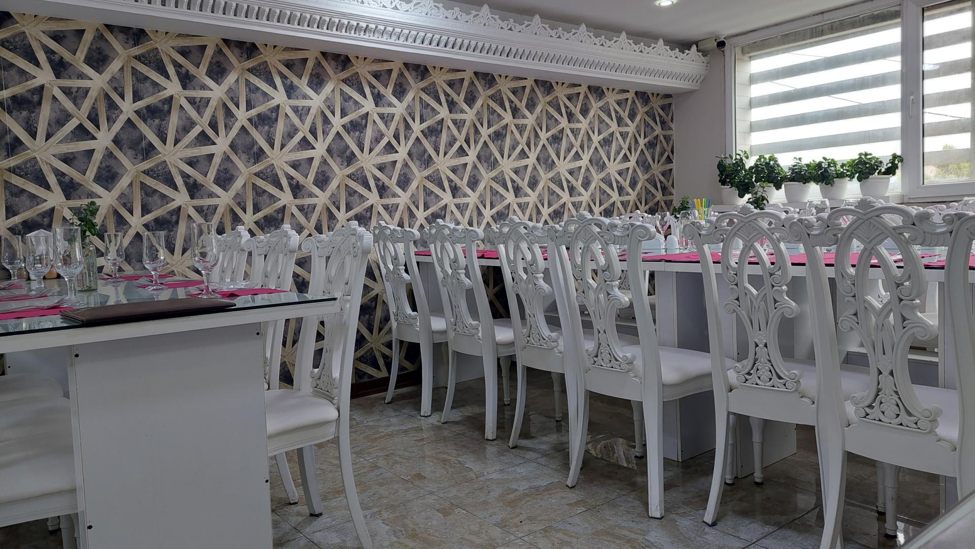 عکس هتل و رستوران پاییز