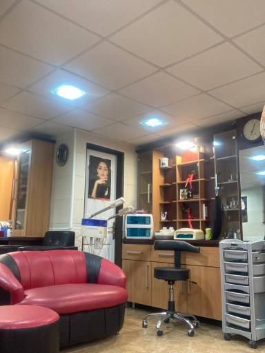 عکس سالن زیبایی آزالیا