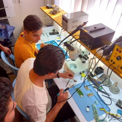 عکس مجتمع آموزشی موبایل ایران