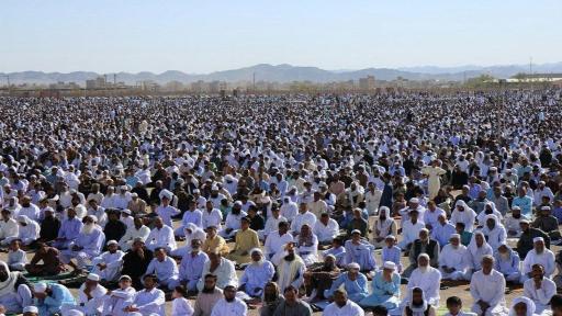 عکس مصلی بزرگ اهل سنت زاهدان