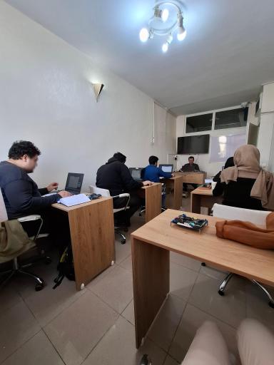 عکس آموزشگاه فنی و حرفه ای رباتیک اریما