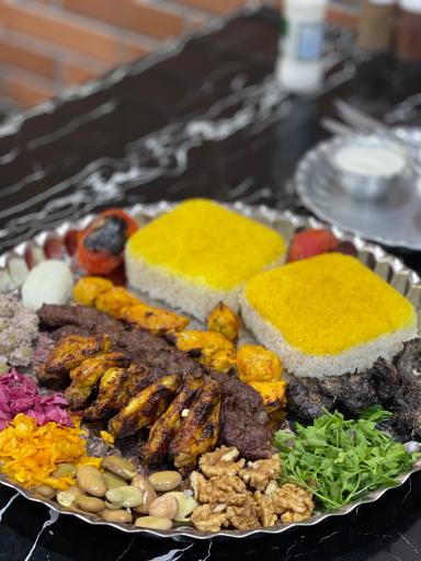 عکس کافه رستوران چینه گُل