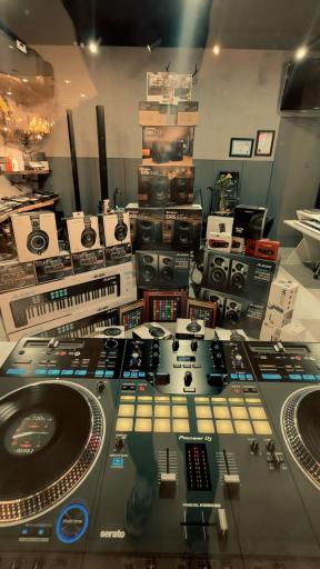 عکس خدمات دی جی ملودی